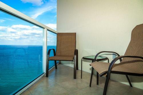 Apartamentos La Perla Condominium On The Beach
