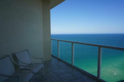 Apartamentos La Perla Condominium On The Beach