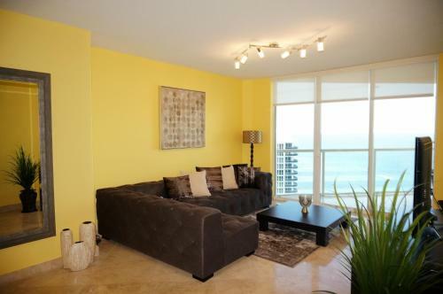 Apartamentos La Perla Condominium On The Beach