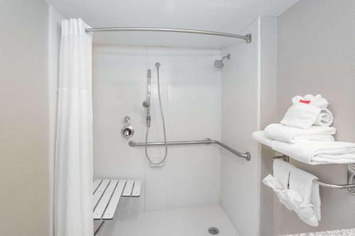 Hotel Baymont Inn & Suites - Tallahassee Central