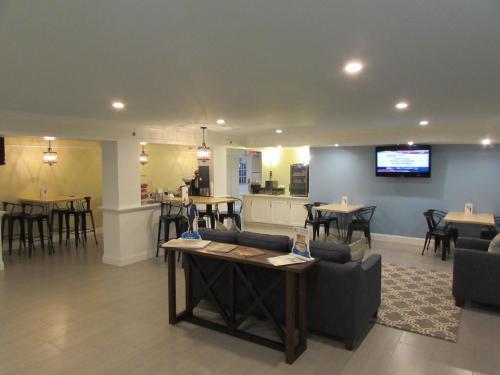 Hotel Baymont Inn & Suites - Tallahassee Central