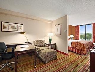 Hotel Ramada Suites Orlando Airport