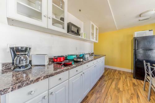 918 Ocean Drive Apartments