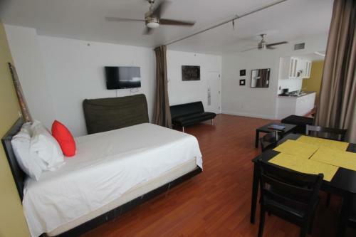 918 Ocean Drive Apartments