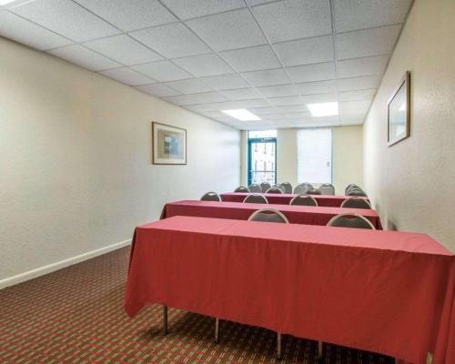 Hotel Rodeway Inn Wesley Chapel