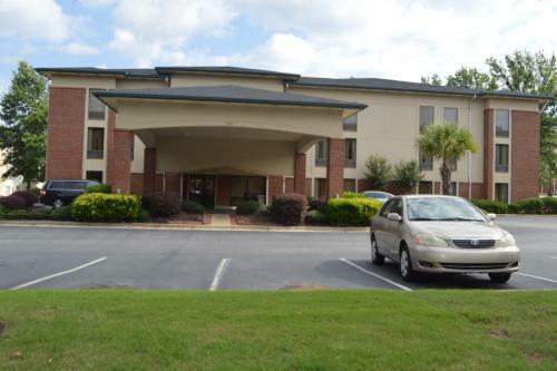 Hotel Comfort Suites At North Point Mall