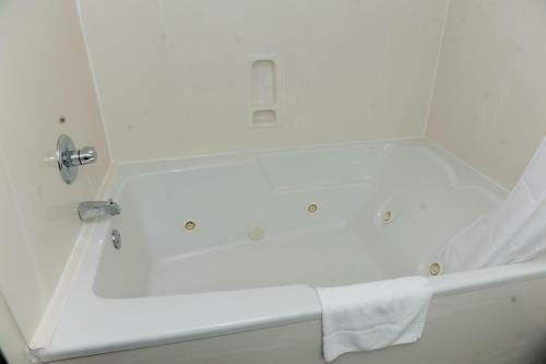 Hotel Comfort Suites At North Point Mall
