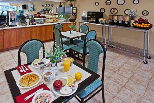 Hotel Microtel Inn & Suites By Wyndham Brunswick