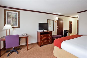 Holiday Inn Express Hotel & Suites Commerce-tanger Outlets