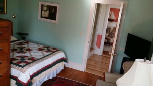 Burbankrose Inn Bed & Breakfast