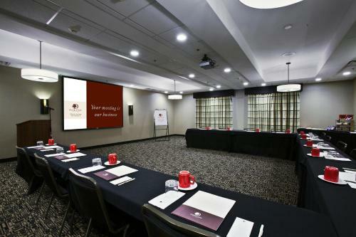 Hotel Doubletree By Hilton Savannah Airport