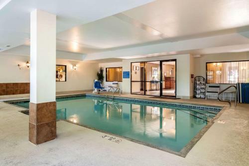 Hotel Comfort Inn And Suites