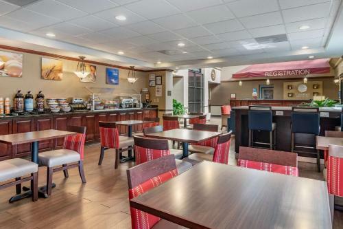 Hotel Comfort Inn And Suites