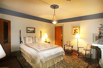 Hotel 17 Hundred 90 Inn And Restaurant