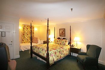 Hotel 17 Hundred 90 Inn And Restaurant