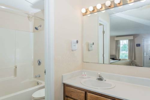 Motel Baymont Inn And Suites - Valdosta