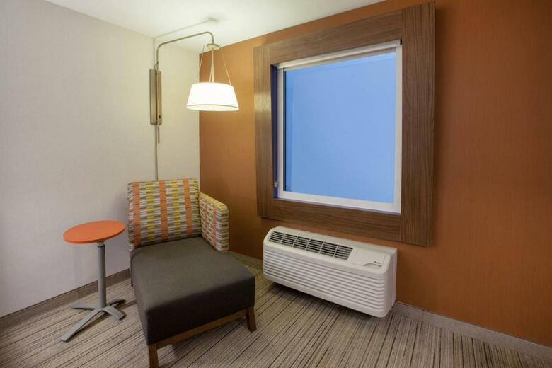 Holiday Inn Express Hotel & Suites Savannah Midtown