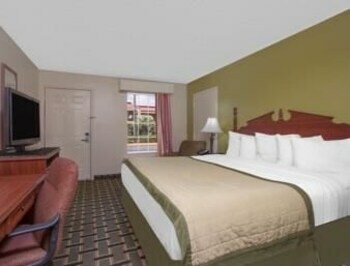 Motel Baymont Inn And Suites - Warner Robins