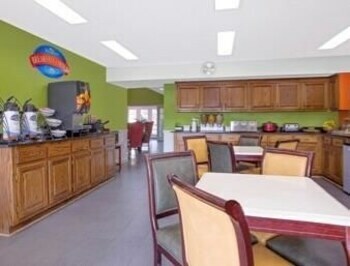 Motel Baymont Inn And Suites - Warner Robins