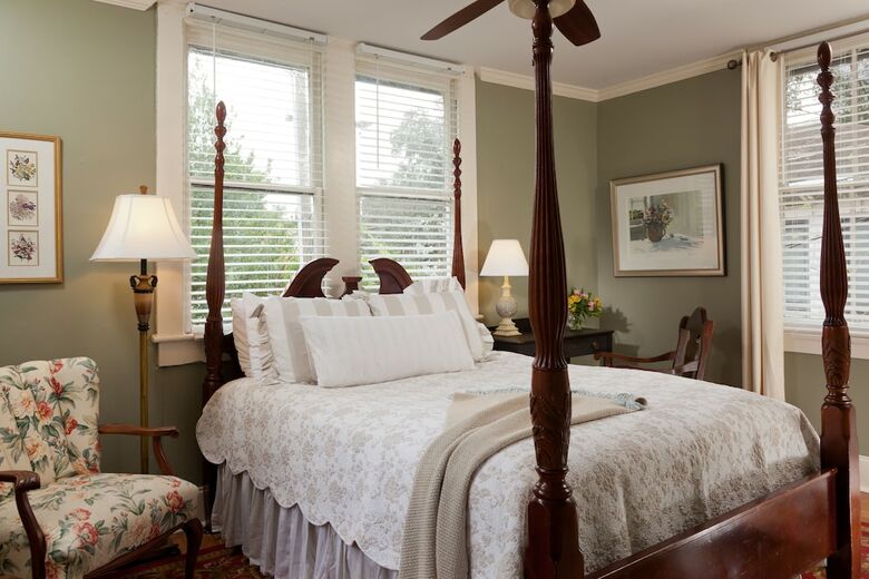 Bed & Breakfast Azalea Inn And Villas