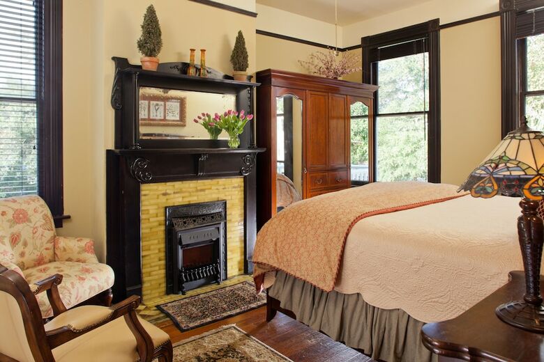 Bed & Breakfast Azalea Inn And Villas