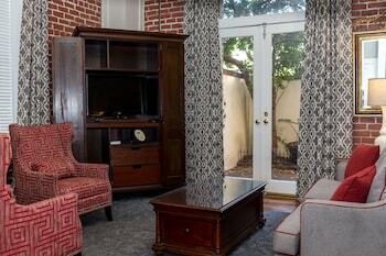 Bed & Breakfast East Bay Inn