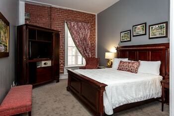 Bed & Breakfast East Bay Inn