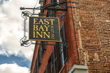 Bed & Breakfast East Bay Inn