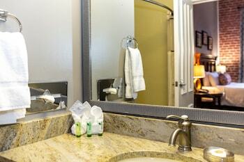 Bed & Breakfast East Bay Inn