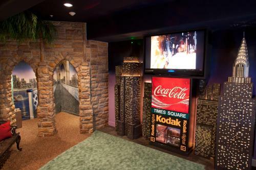 Hotel Destinations Inn Theme Rooms