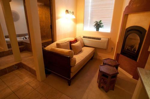 Hotel Destinations Inn Theme Rooms