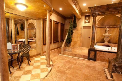 Hotel Destinations Inn Theme Rooms