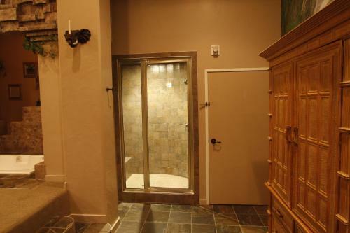 Hotel Destinations Inn Theme Rooms