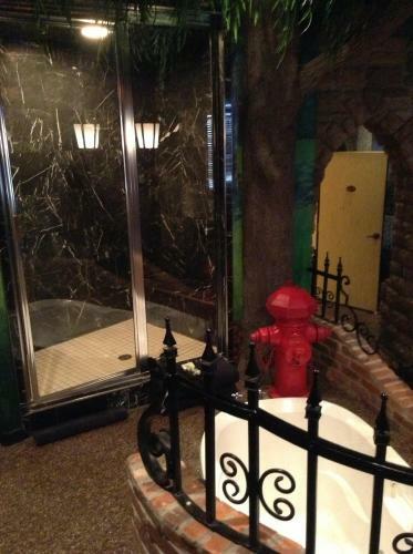 Hotel Destinations Inn Theme Rooms