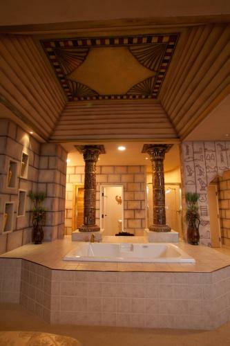 Hotel Destinations Inn Theme Rooms