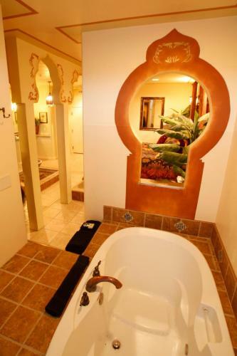 Hotel Destinations Inn Theme Rooms