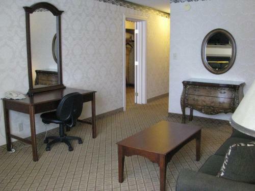 Le Ritz Hotel & Suites