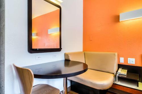 Motel 6 Chicago North Central - Arlington Heights