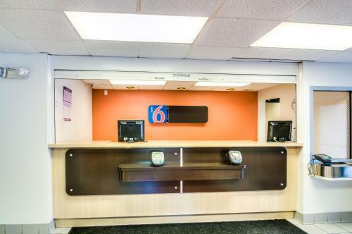 Motel 6 Chicago North Central - Arlington Heights