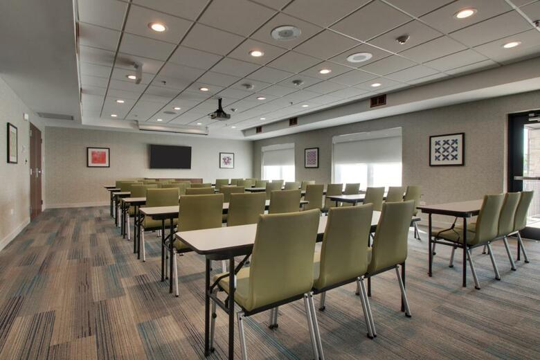 Hotel Holiday Inn Express & Suites Aurora - Naperville