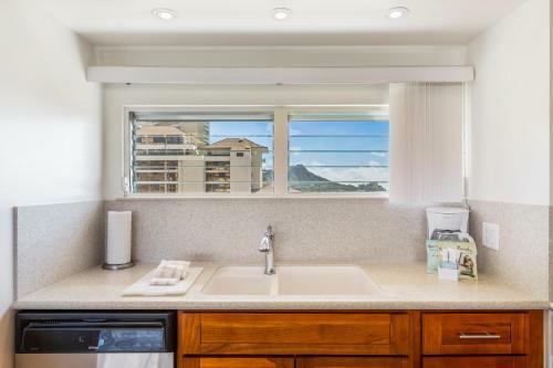 Aparthotel Castle Waikiki Shore Beachfront Condominiums