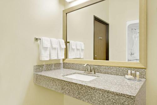 Hotel Days Inn Collinsville