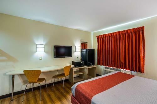 Motel 6 - Urbana