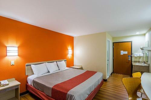 Motel 6 - Urbana