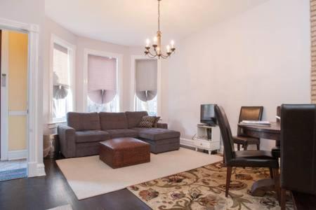 2142 West Walton Apartment