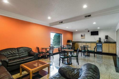 Hotel Motel 6 Libertyville