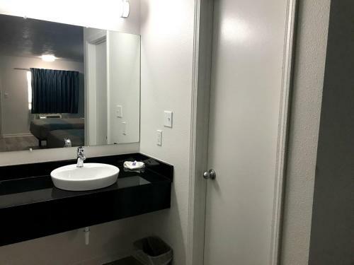 Motel 6 Metropolis
