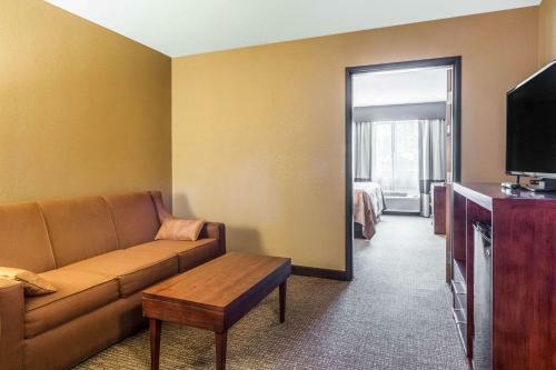 Hotel Quality Inn & Suites