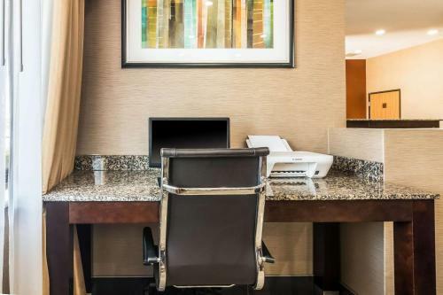 Hotel Quality Inn & Suites