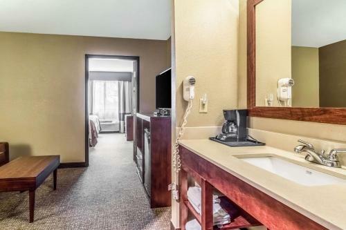 Hotel Quality Inn & Suites